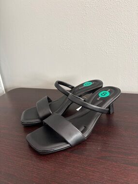 Easy Spirit Black Strappy Heels